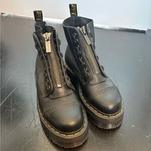 Dr. Martens Sinclair Platform in Milled Nappa